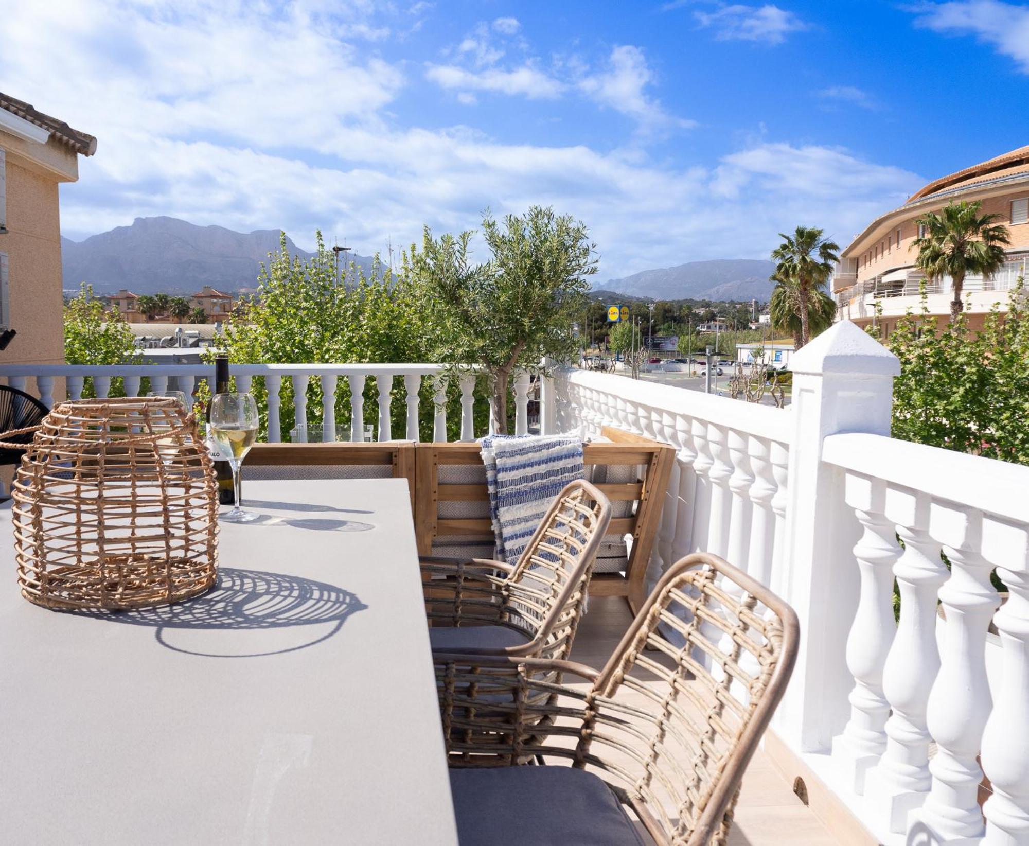 Appartement Casa Naru Albir, Duplex Met Ruim Terras En Buitenkeuken *